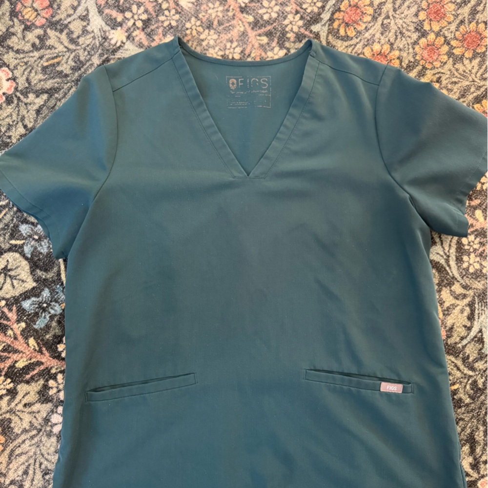CASMA figs SCRUBS top